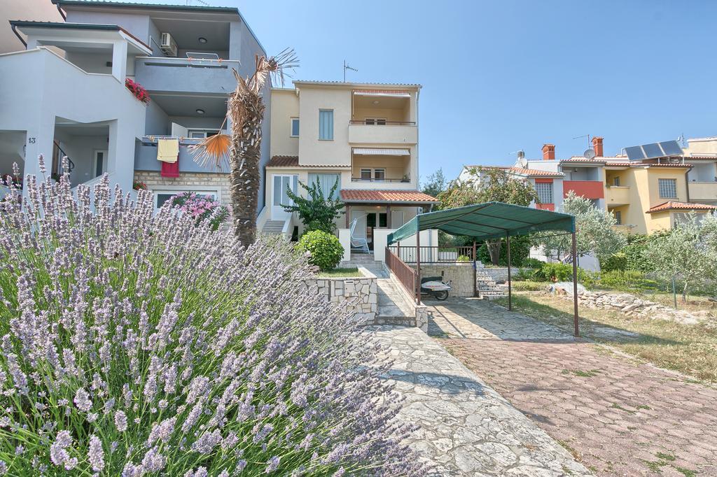 Apartments Veruda Porat Pula Exterior photo